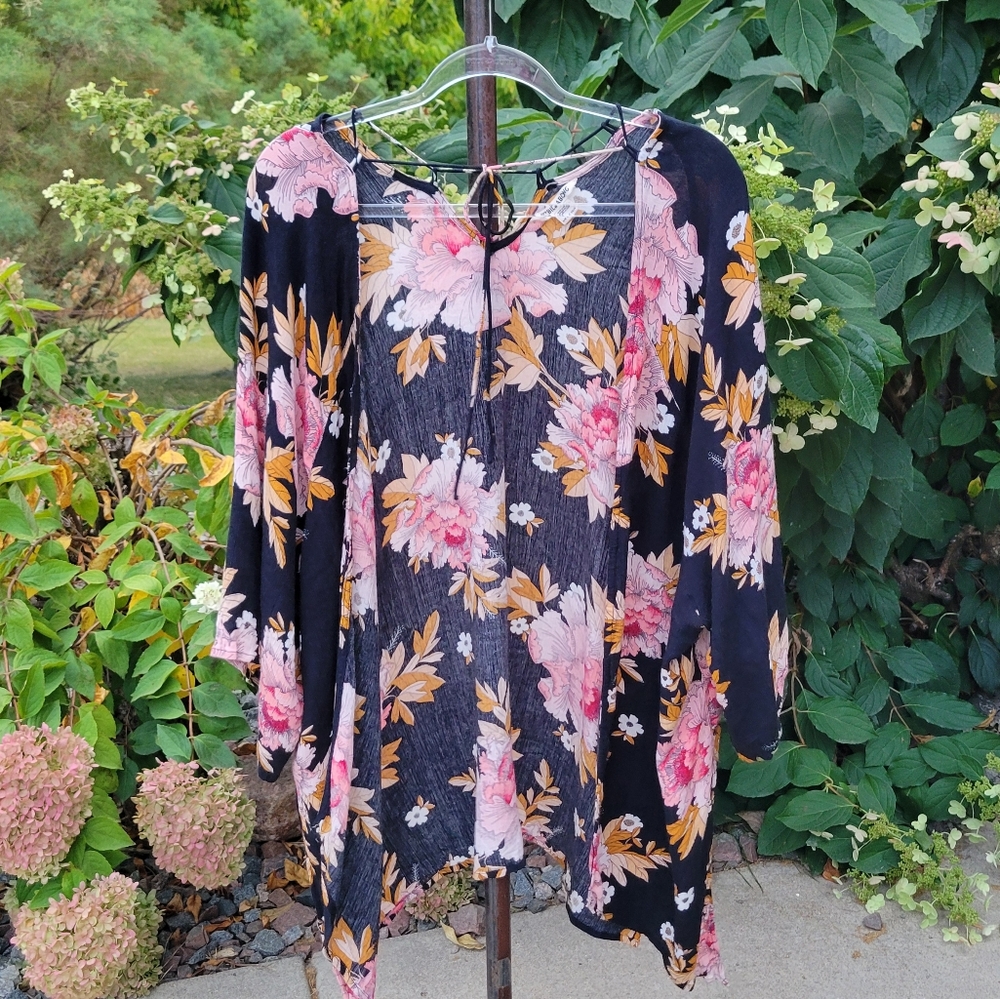 Billabong criss cross tie black floral swim cover up size Medium